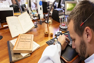 佛山欧米茄石英表多久换电池